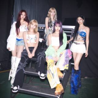 Easy Le Sserafim wallpaper