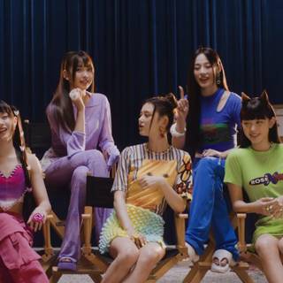 Super Shy NewJeans wallpaper