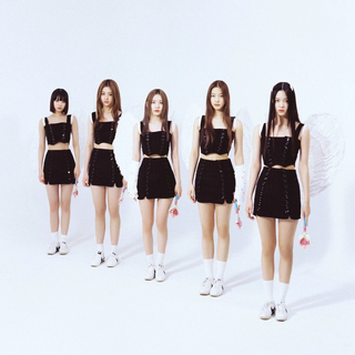 Smart Le Sserafim wallpaper