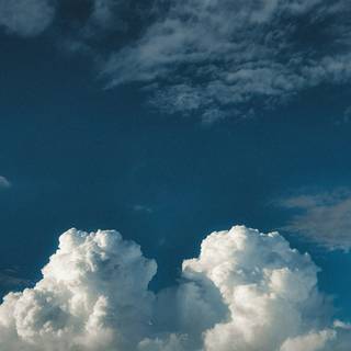 Blue and white aesthetic wallpaper