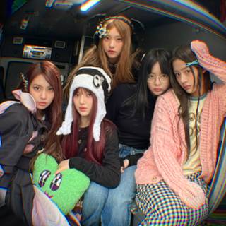 OMG NewJeans wallpaper