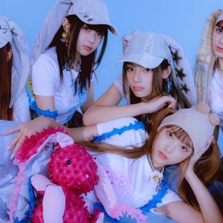 OMG NewJeans wallpaper