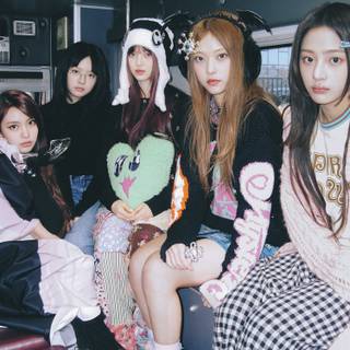 OMG NewJeans wallpaper