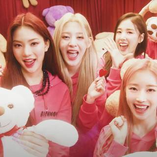 Teddy Bear Stayc wallpaper