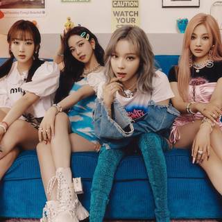 Thirsty Aespa wallpaper