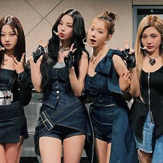 Thirsty Aespa wallpaper