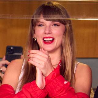 Taylor Swift Chiefs wallpaper