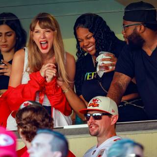 Taylor Swift Chiefs wallpaper