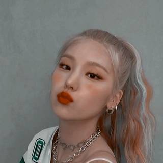 Yeji iPhone wallpaper