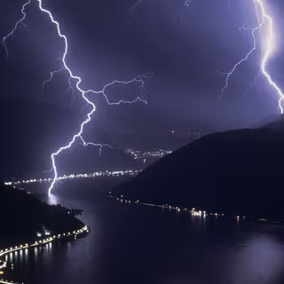 Lightning computer wallpaper