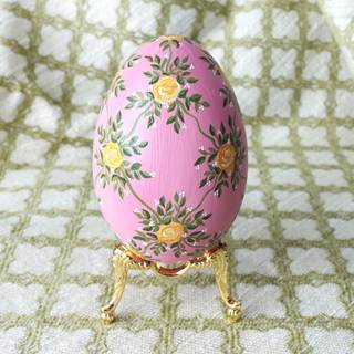 Pink and yellow Easter eggs wallpaper