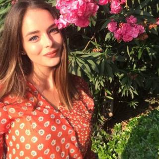 Buse Meral wallpaper