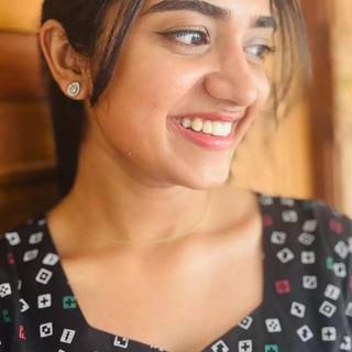 Malavika Manoj wallpaper