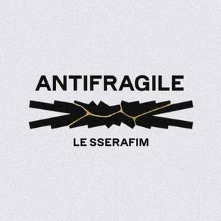 LE SSERAFIM logo wallpaper