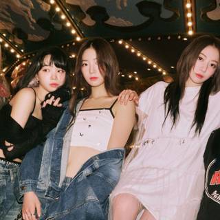 LE SSERAFIM logo wallpaper