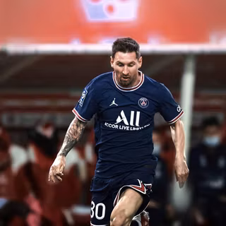 Messi running wallpaper
