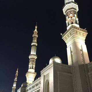 Madina at night wallpaper