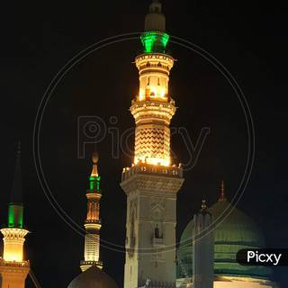 Madina at night wallpaper