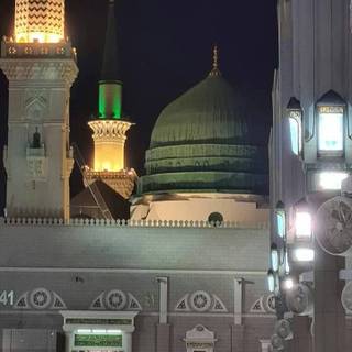 Madina at night wallpaper