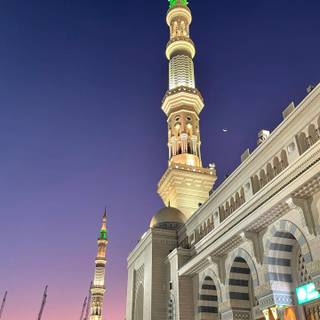 Madina at night wallpaper