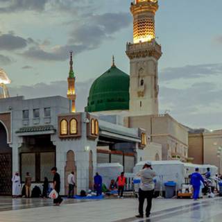 Madina at night wallpaper