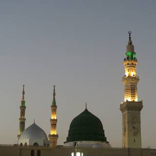 Madina at night wallpaper