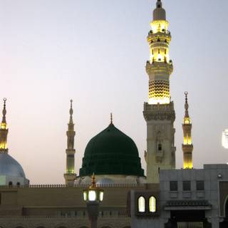 Madina at night wallpaper