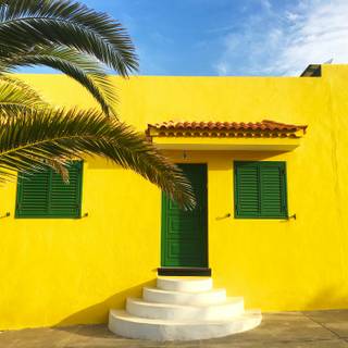 Windows yellow wallpaper