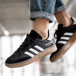 Adidas Samba wallpaper