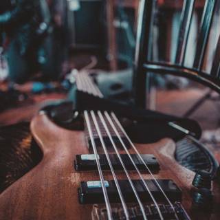 iPhone bass wallpaper