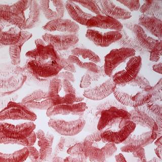 Kiss marks wallpaper