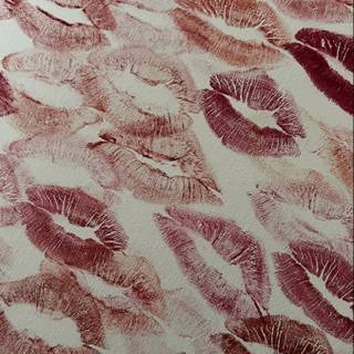 Kiss marks wallpaper