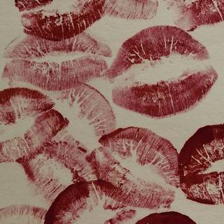 Kiss marks wallpaper