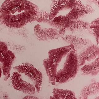 Kiss marks wallpaper