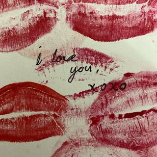 Kiss marks wallpaper