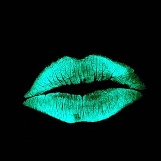 Kiss marks wallpaper