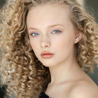 Amiah Miller wallpaper