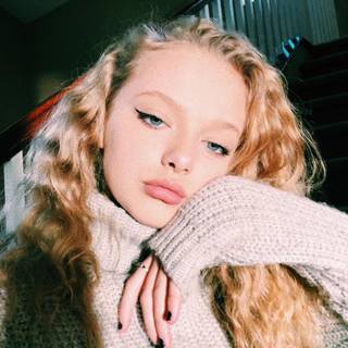 Amiah Miller wallpaper