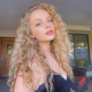 Amiah Miller wallpaper