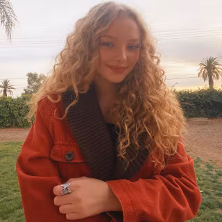 Amiah Miller wallpaper