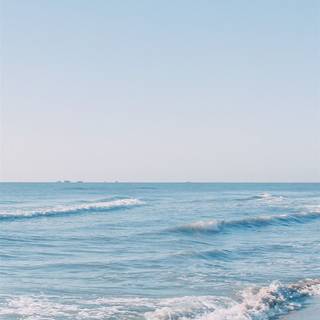 iPhone 13 beach wallpaper