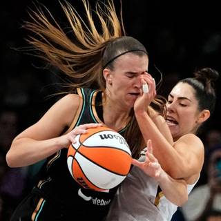 Sabrina Ionescu wallpaper