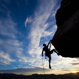 4k climbing wallpaper