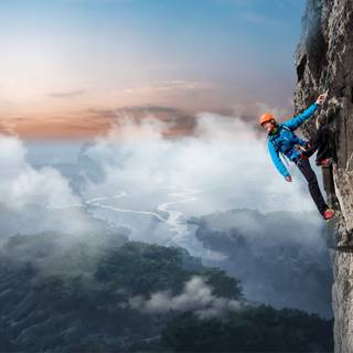 4k climbing wallpaper