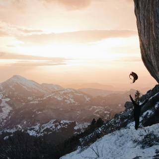 4k climbing wallpaper