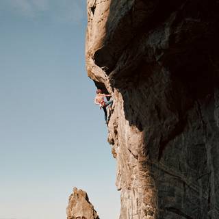 4k climbing wallpaper