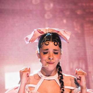 Melanie Martinez iPhone wallpaper