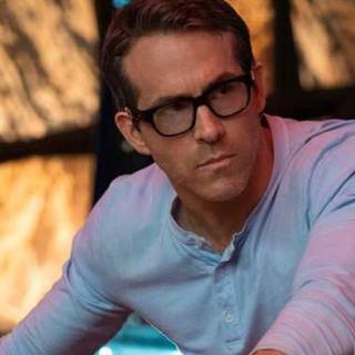 Free Guy Ryan Reynolds wallpaper