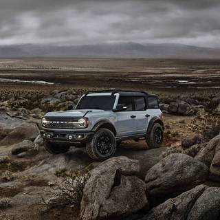 Car crawling wallpaper