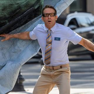 Free Guy Ryan Reynolds wallpaper